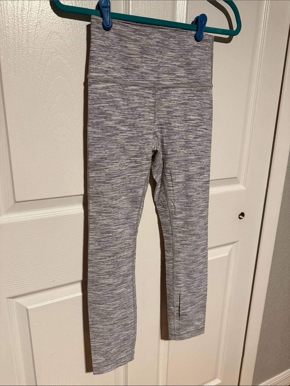 EUC Lululemon leggings size 4